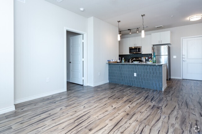 2HAB,2BA-850 ft² - Mistletoe Station