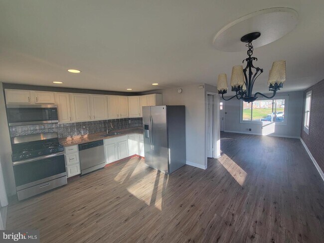 Photo - 3225 Ryerson Cir