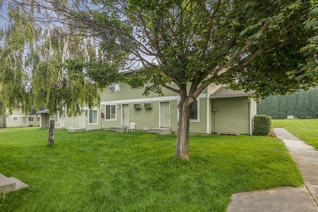 Photo - 800 S County Rd Apartment