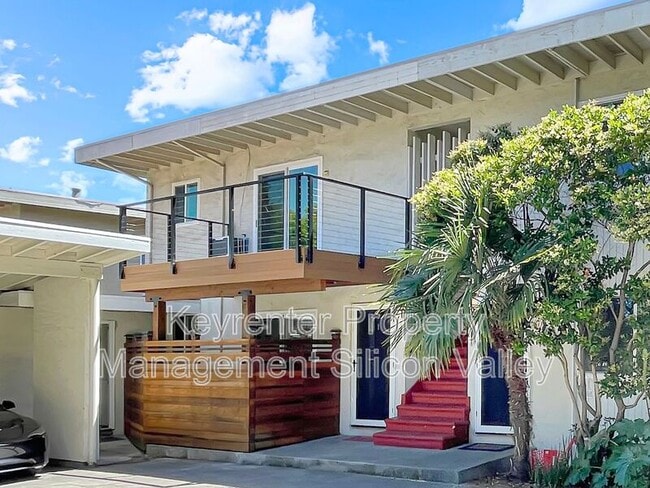 Building Photo - 923 Ravenscourt Ave
