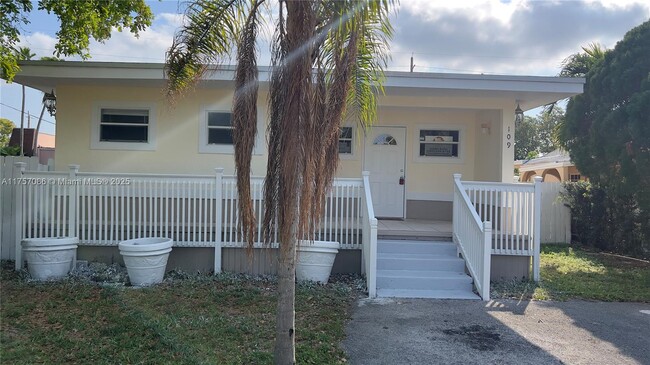Photo - 109 SW 1st Ave House