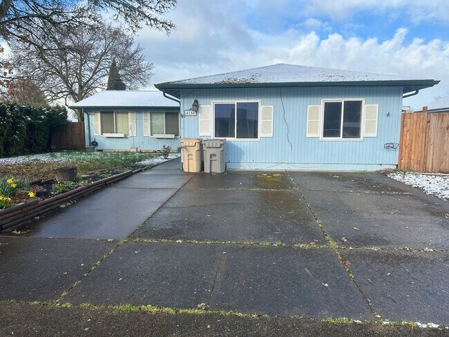 5-Bedroom 2 Bath House - 5-Bedroom 2 Bath House