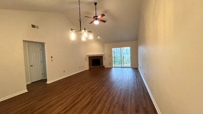 Photo - 818 Jamestown Ct