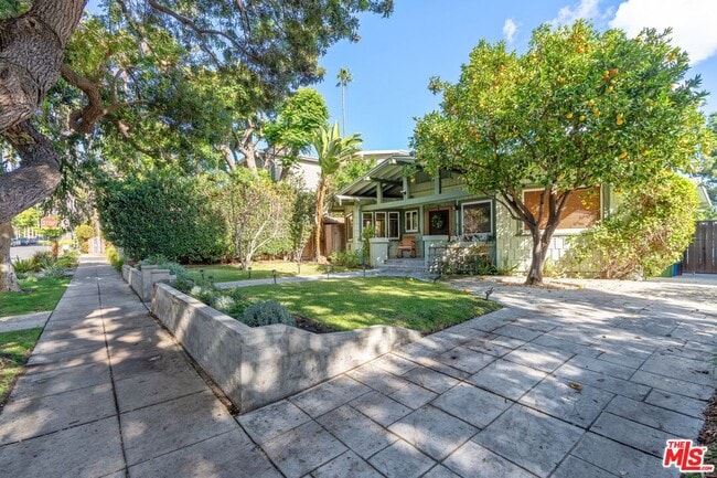 Photo - 1550 N Sierra Bonita Ave