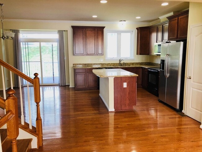 Photo - 4 bed/3.5 bath Townhouse in Suncrest Village - July 27th