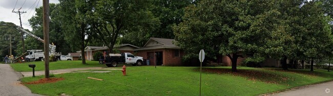 Building Photo - 1301 Linden Ave Rental