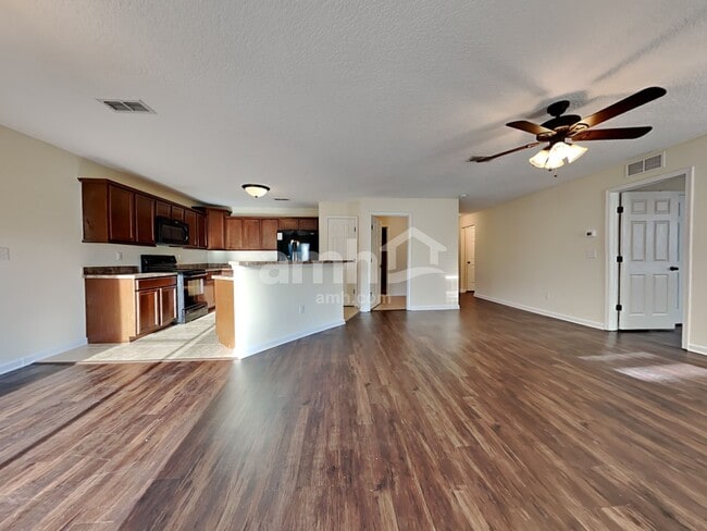 Photo - 9630 Mayville Dr E