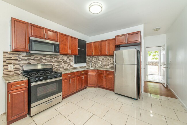 Building Photo - 171 Sherman Ave Unit 1 Rental