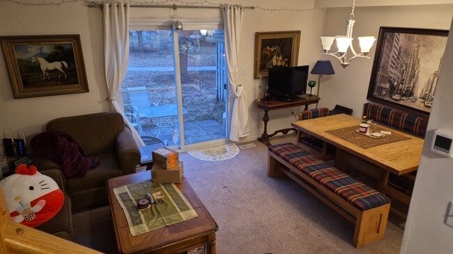 Photo - 73 Roehampton Cres