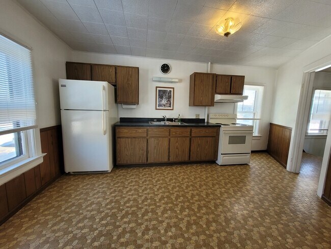 Photo - 202 W State St