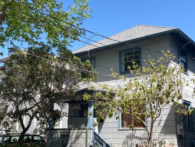 Building Photo - Wonderful Home on a Quiet Street
