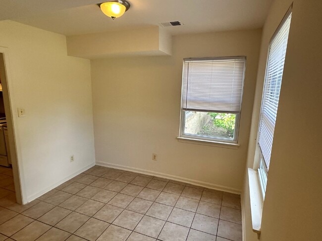 Cozy Townhome Living in a Convenient Lorton Location