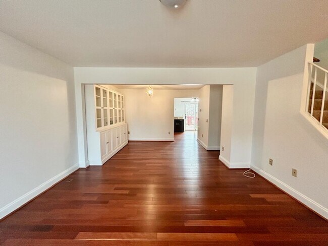 Photo - 9 Long Green Ct