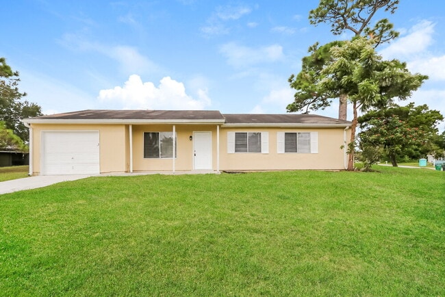 Building Photo - 2138 SE Rich St