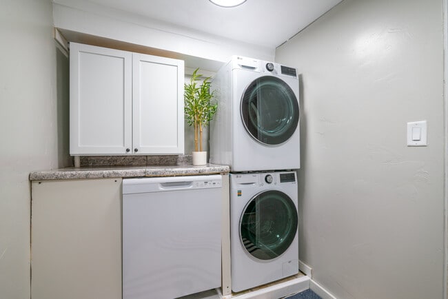 Building Photo - 914 E North Ave Unit 914 E. North Ave Rental