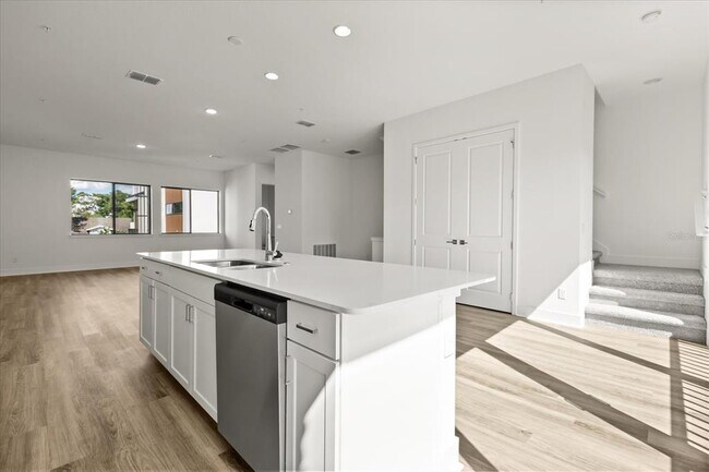Photo - 56 W Harding St