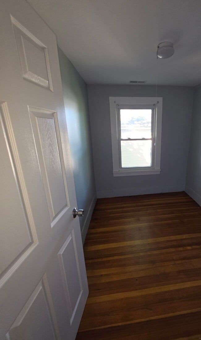 19 Emerald St Unit 19 Emerald 2L