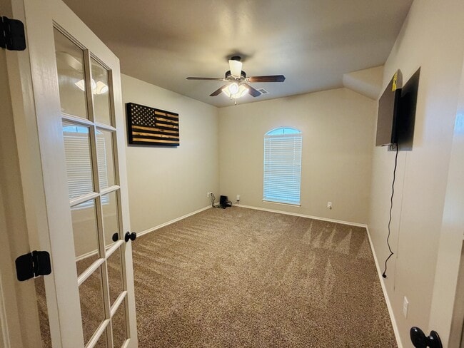 Photo - 465 Maple Dr