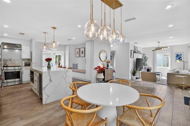 Photo - 837 Alberca St