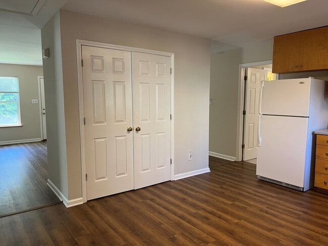 Photo - 108 W Longview St