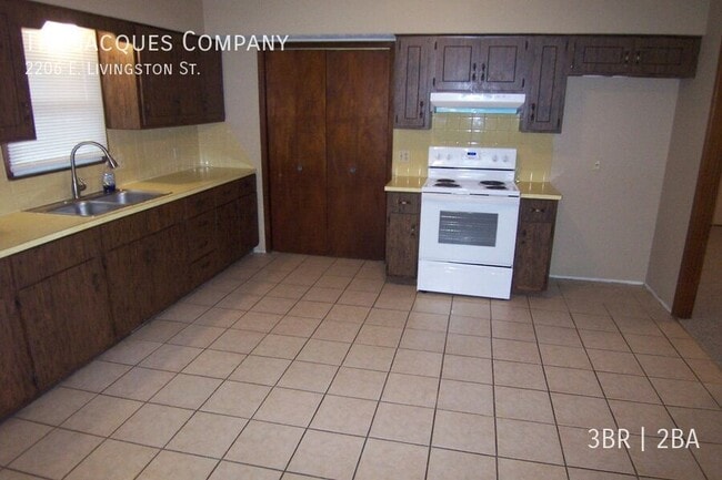 Photo - 2206 E Livingston St