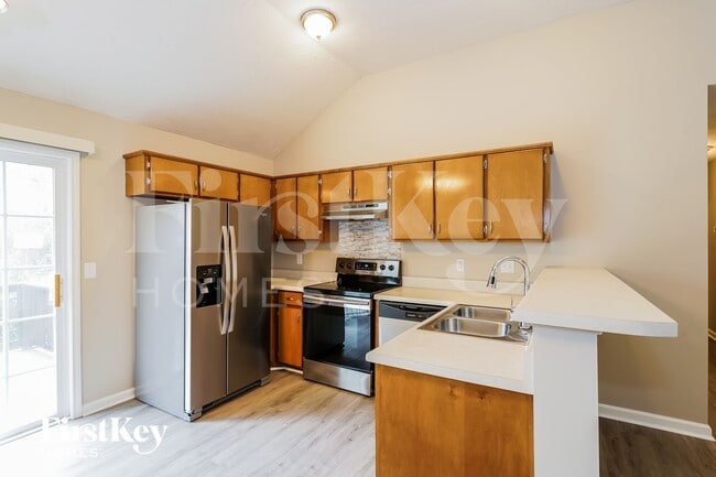 Photo - 112 SADDLESTONE Ct S