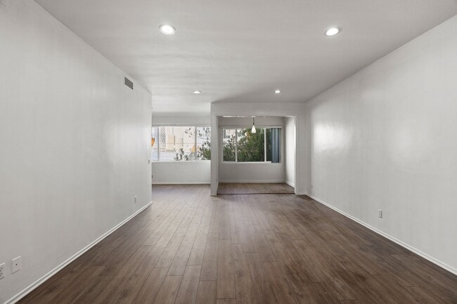 Photo - Gretna Green Harlow by Wiseman