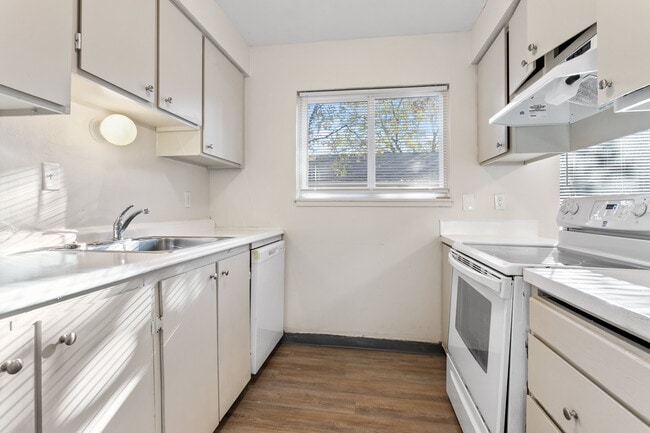 Photo - Emerald Grove Apartments