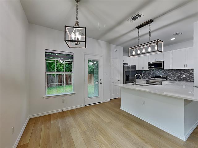 Photo - 807 Fenet St