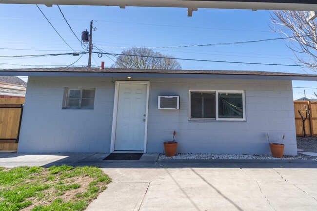 Photo - 1032 W Cascade Ave Apartment Unit B