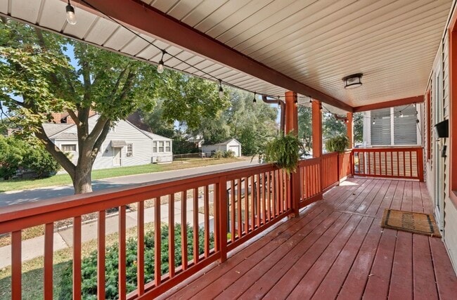 Photo - 243 Edgewood Pl