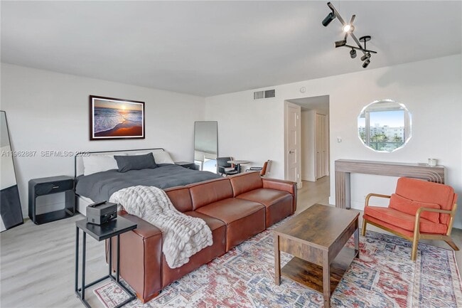 Photo - 1000 West Ave Unit 506