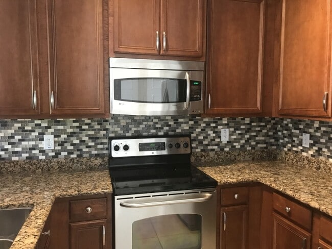 Building Photo - 8524 Sandpiper Ridge Ave
