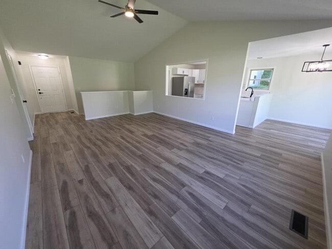 Photo - 1813 Rambling Rose Ln