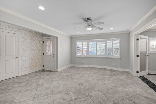 Photo - 10303 Greenwillow Dr
