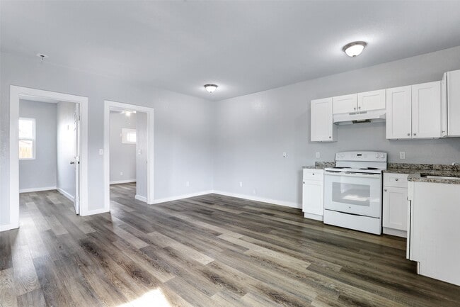 Photo - 438 S San Joaquin Ave
