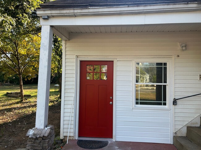 Building Photo - 612 Fairview Ave