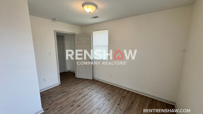 Photo - 288 Leath St