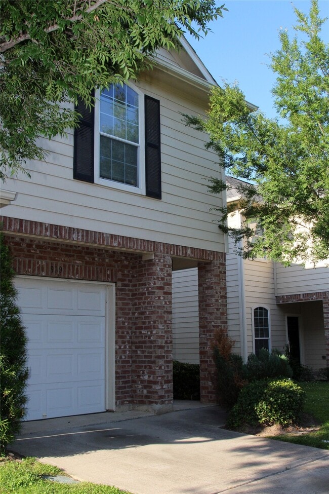 Photo - 919 Sterling Creek Cir