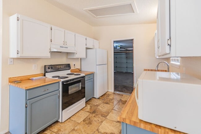 Photo - Conveniently located 3 Bedroom, 2 bath near HAFB