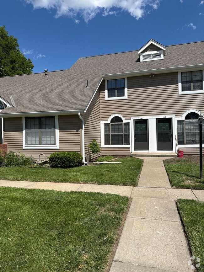 Building Photo - 2 Bedroom 1.5 Bath Townhome