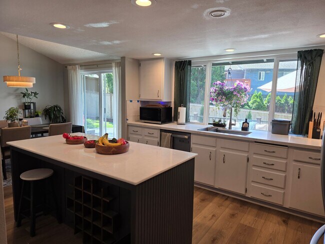 Photo - Lea Hill tri-level home - 3 bedroom 2.5 bath home - Feels like new/ Remodeled - A Must see - Avai...
