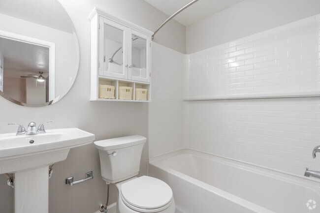 1BR,1BA - 512SF - Bathroom