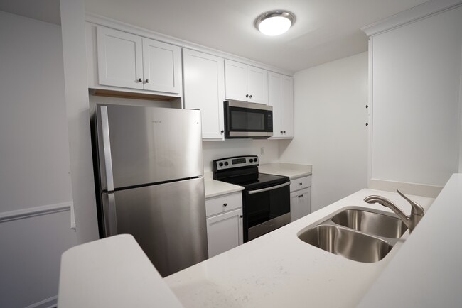 Renovated Apartment - Woodlane Apartments