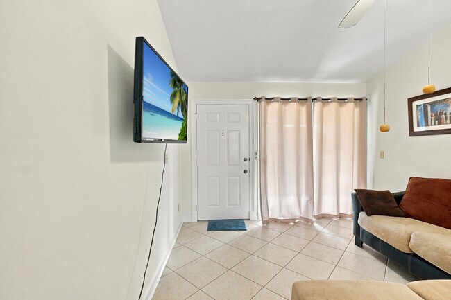 5501 Rattlesnake Hammock Rd