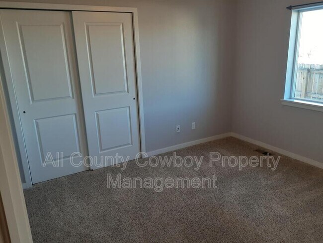 Photo - 1166 Evans St