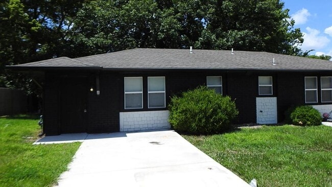 Building Photo - 408 NE Westwind Dr Rental
