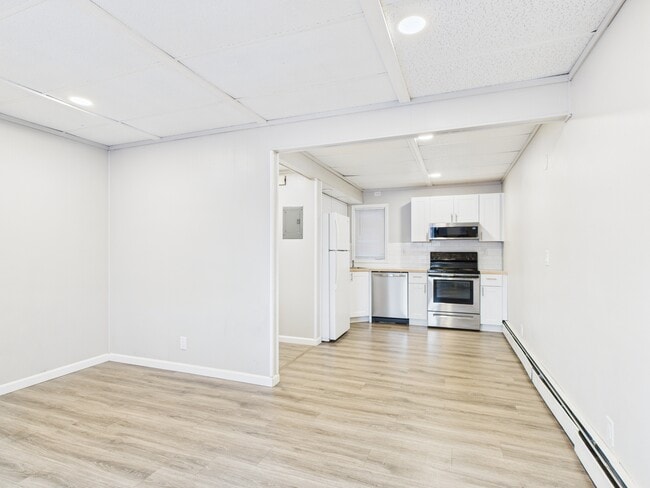 Building Photo - 246 E 7th Ave Unit 7