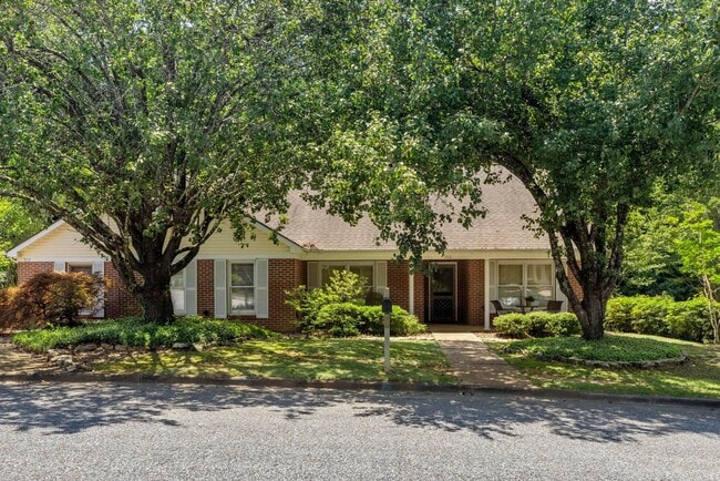 2 Bedroom 2 Bath in Auburn Now Available! - 2 Bedroom 2 Bath in Auburn Now Available! House