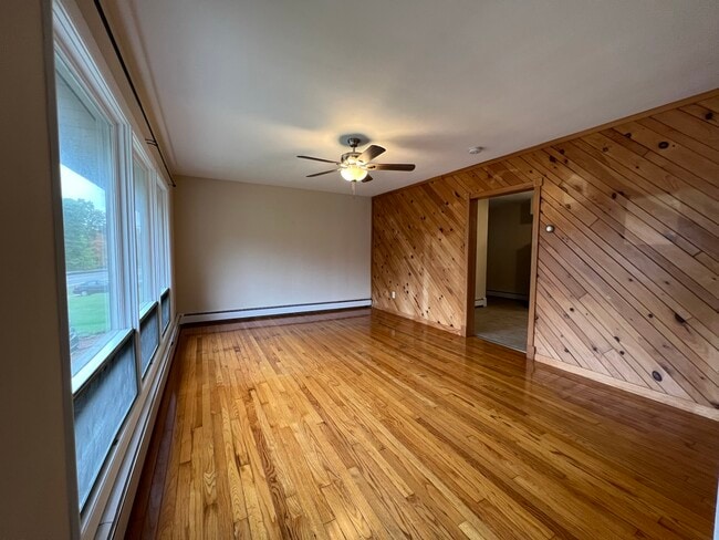562 Woodlawn Ave